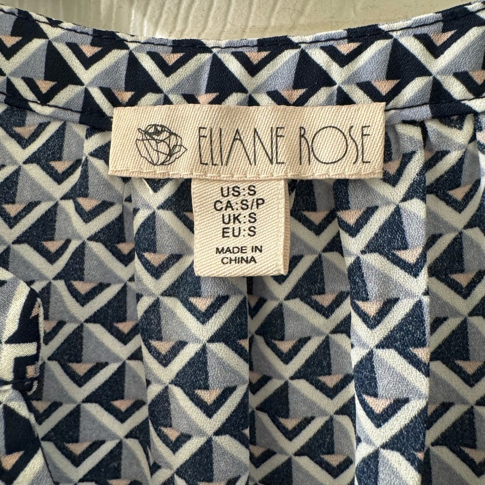 Sleeveless Blue and White Geometric Top - Picture 3 of 4